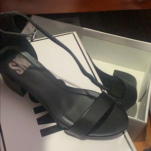 NEW NEVER WORN Sandal Heels